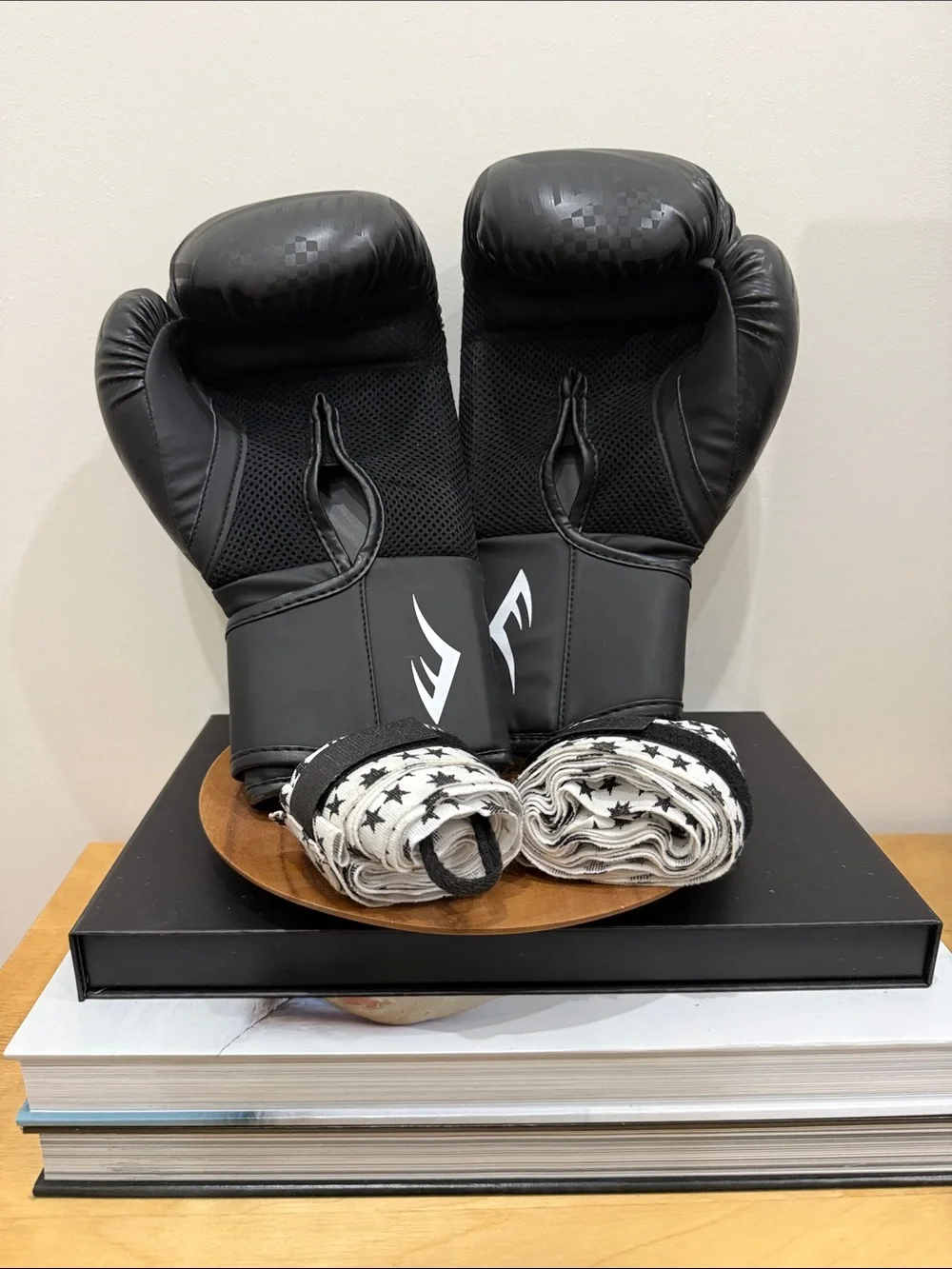 Everlast Classic 12 oz. Black Boxing Gloves with Kali Active Black & White Wraps
